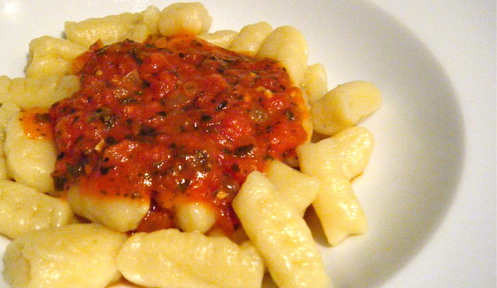 Gnocchi mit Tomaten-Basilikum-Sauce