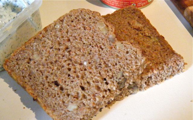 Saftiges Möhren-Walnuss-Brot